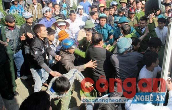 Cần ngăn chặn kiểu hành xử trái pháp luật theo tâm lý đám đông