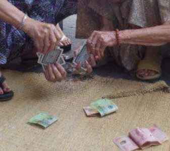 Bắt quả tang 2 vụ, 10 đối tượng đánh bạc