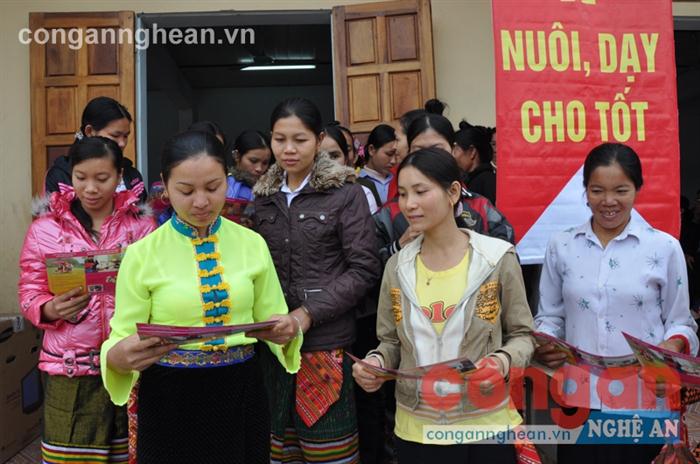 Báo động tình trạng sinh con thứ 3 trở lên
