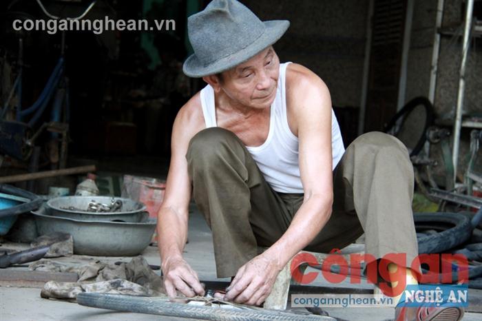 Làng Việt kiều ven sông Hiếu