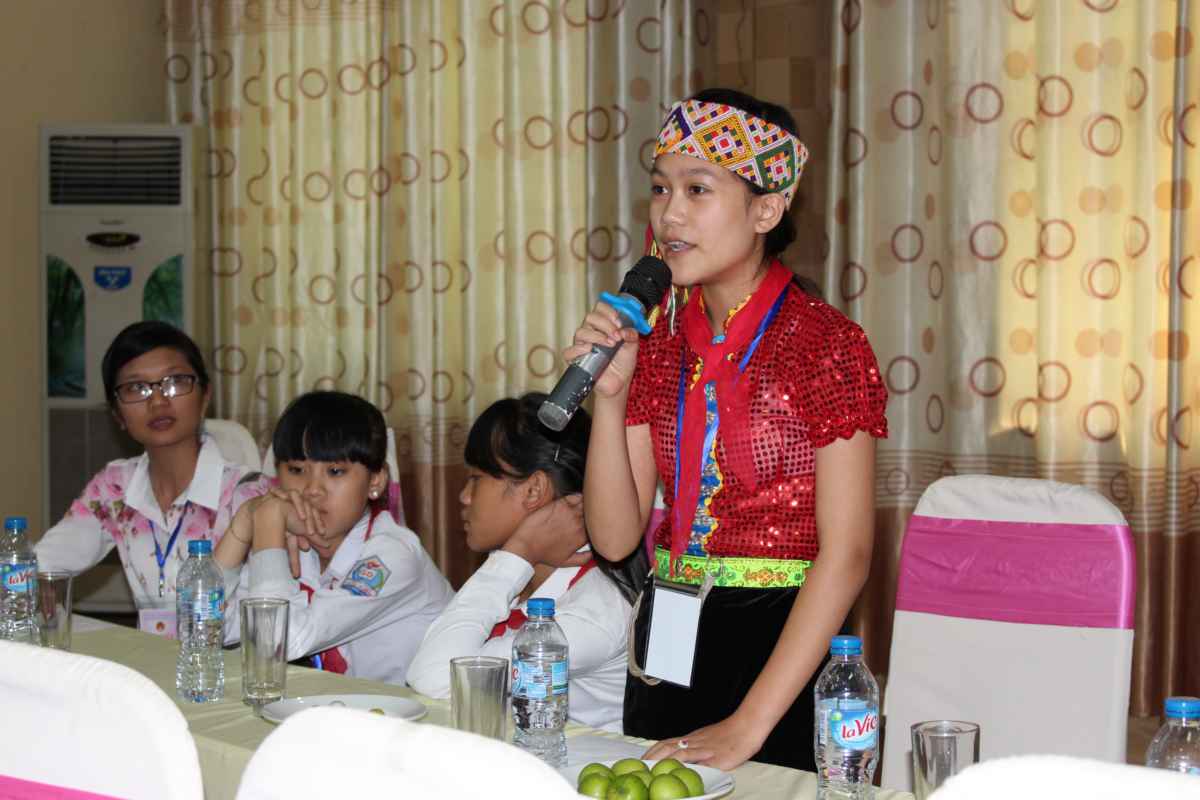Lắng nghe trẻ em nói về thực hiện quyền trẻ em