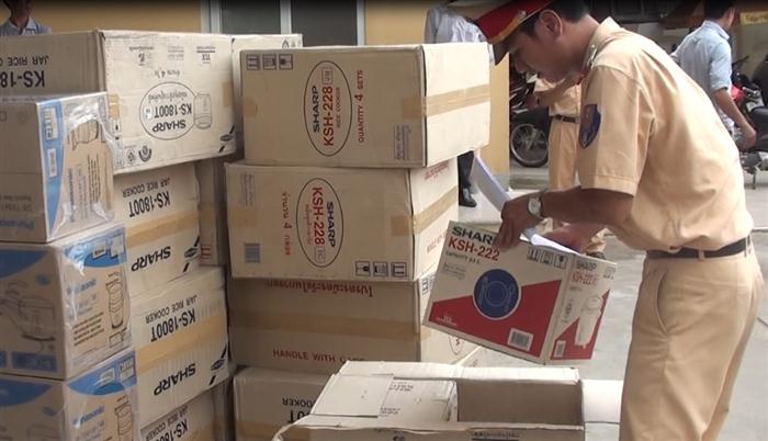 Bắt xe khách chở 60 nồi cơm điện lậu