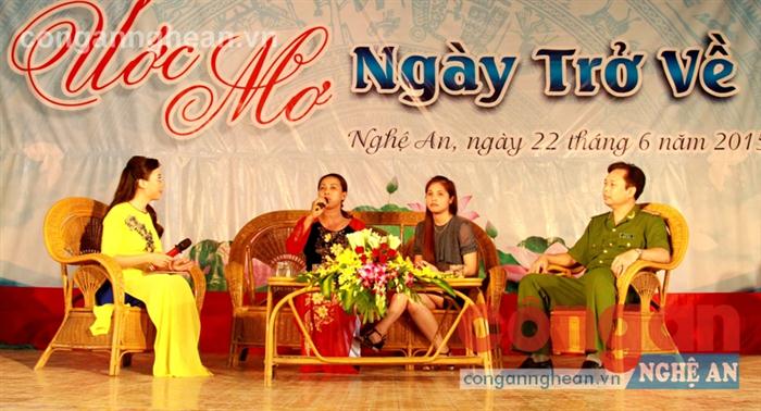 Lãnh đạo Công an và Hội LHPN phường Vinh Tân, TP Vinh tham gia giao lưu, chia sẻ về sự chung tay, giúp đỡ                          người lầm lỡ tái hòa nhập cộng đồng