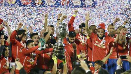 Chile phá nát vũ điệu của Messi để vô địch Copa America