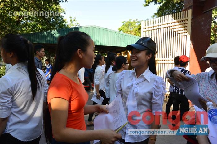 Các sĩ tử đã hoàn thành kỳ thi THPT quốc gia năm 2015