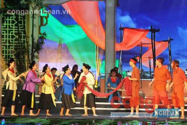 Cô chủ quán phở nặng tình với khúc hát dân ca