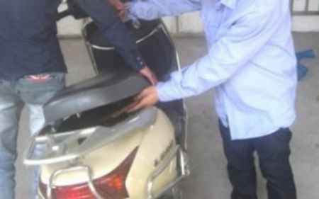 Bị bắt vì cạy cốp xe trộm tiền