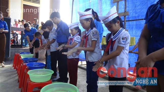 Cần chú trọng công tác vệ sinh môi trường trong trường học