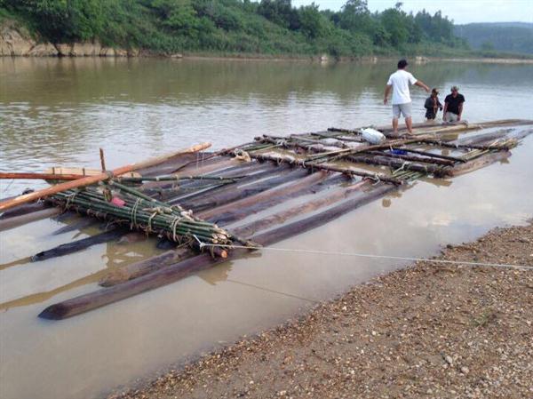 Bắt vụ vận chuyển khối lượng gỗ lậu lớn trên sông