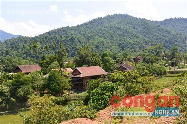Một góc bản Mọi nhìn từ trên cao