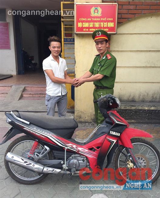 Trao trả xe máy cho người dân sau gần 4 năm bị mất trộm