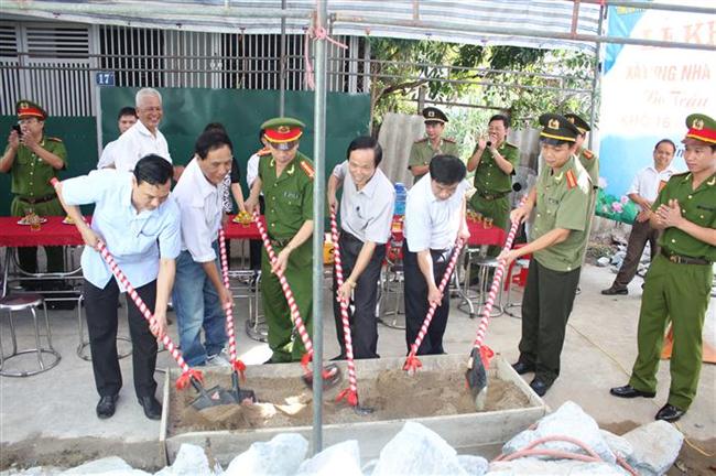 Công an thành phố Vinh khởi công xây dựng nhà tình nghĩa