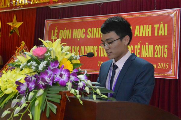 Em Hoàng Anh Tài phát biểu cảm tưởng tại buổi tiếp đón