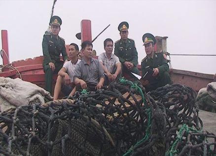 Đẩy mạnh phát triển kinh tế biển gắn với quốc phòng - an ninh