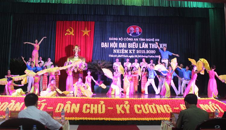 Các tiết mục văn nghệ chào mừng Đại hội