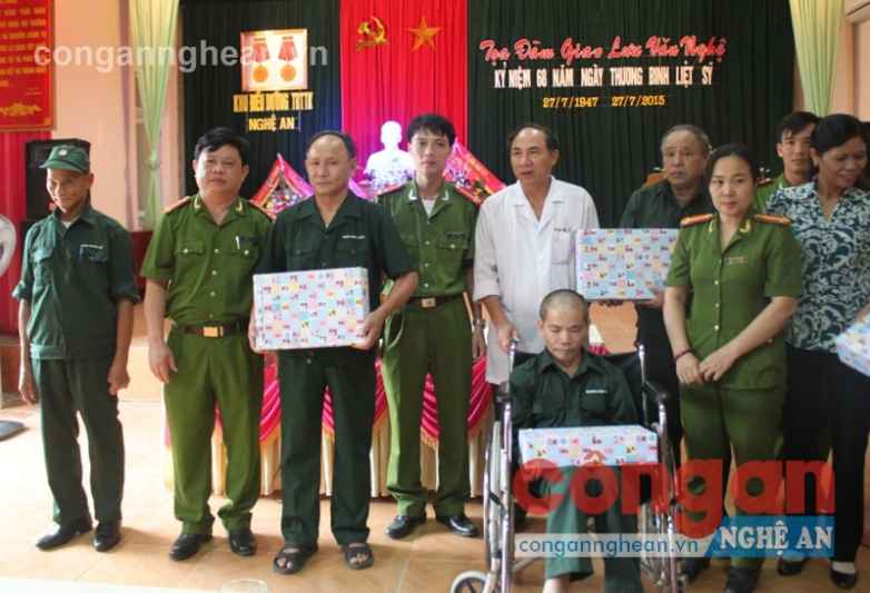 Mỗi món quà thể hiện tấm lòng tri ân của thế hệ sau đối với những người đã hi sinh vì Tổ quốc