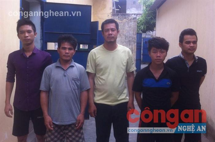 Bắt giữ 2 nhóm đánh bạc, thu giữ hàng chục triệu đồng