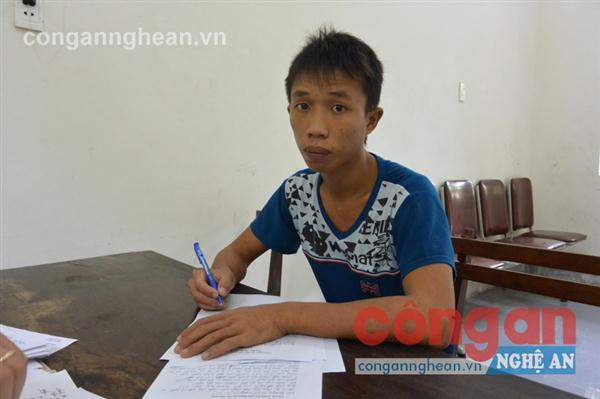 Nguyễn Văn Vỹ tại cơ quan công an