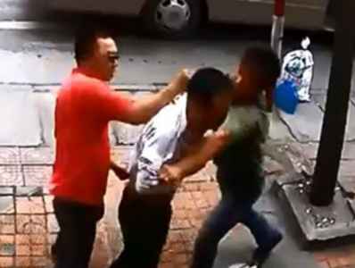 '2 chọi 1, không chột cũng què'