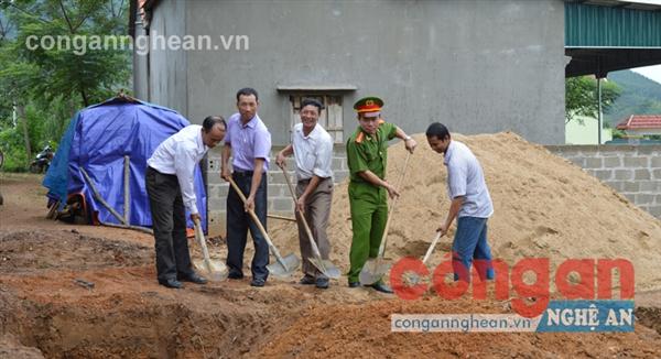 Khởi công xây dựng nhà tình nghĩa