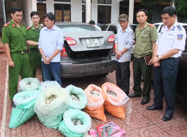 Bắt 2 đối tượng tàng trữ, vận chuyển 300kg thuốc nổ