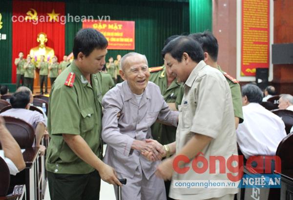 Gặp mặt cán bộ qua các thời kỳ