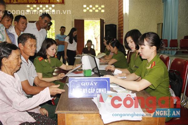 Xuống địa bàn làm CMND cho các đối tượng có hoàn cảnh đặc biệt