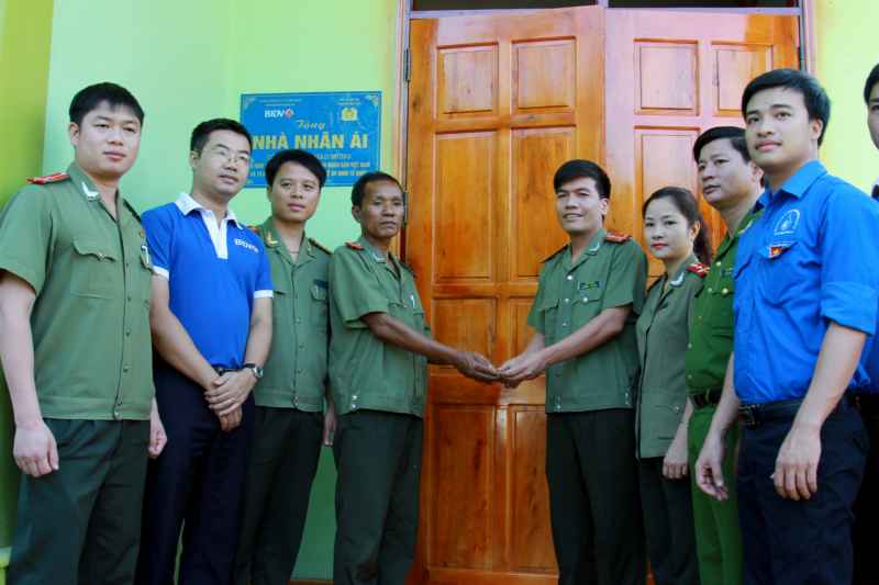 Đây là món quà lớn lao mà Đại úy Lữ Văn Thông được nhận trong dịp kỉ niệm 70 năm truyền thống lực lượng CAND 