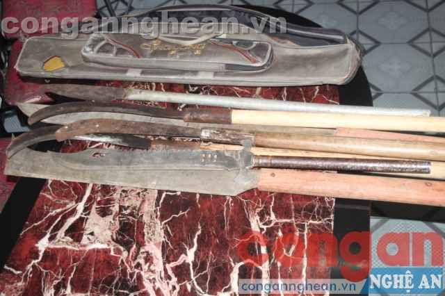 Số kiếm, mác, dao này do Sinh chế tạo