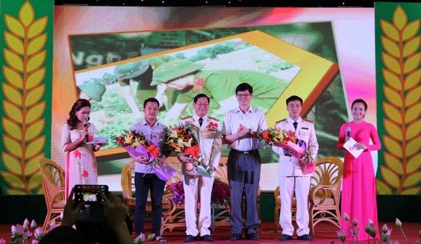 Chương trình giao lưu 'Những đóa hoa trên quê hương Bác'