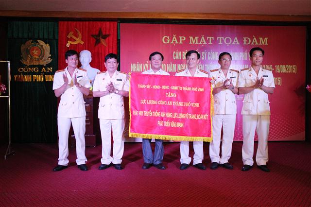 Tổ chức tọa đàm gặp mặt CBCS nhân kỷ niệm 70 năm ngày truyền thống CAND