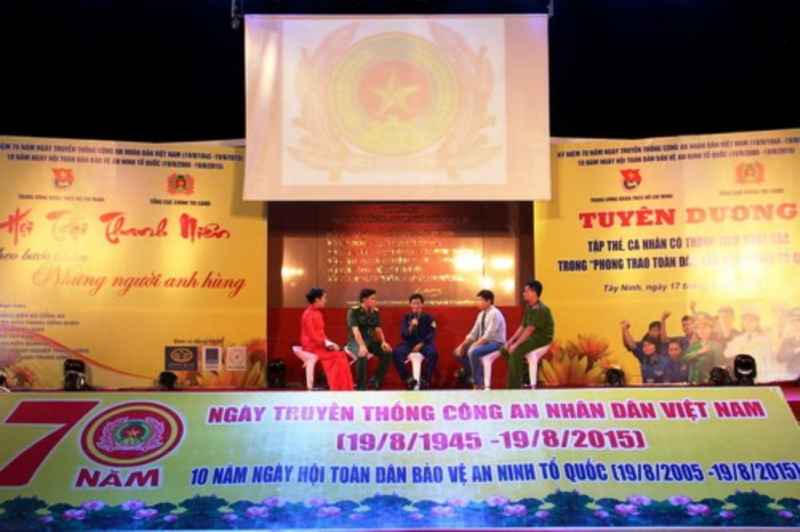 Giao lưu với các cá nhân tiêu biểu