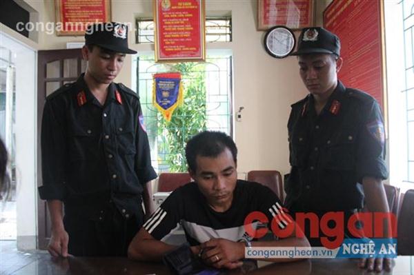 Bắt đối tượng giấu ma túy đá trong túi nem chua