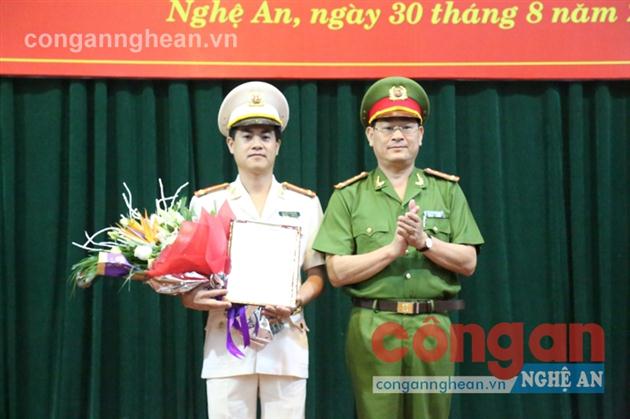 Công bố quyết định thăng cấp hàm Thượng tá cho đồng chí PGĐ Nguyễn Đức Hải