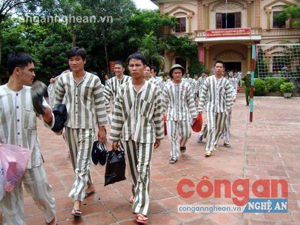 Niềm vui ngày trở về của các phạm nhân được đặc xá (Ảnh tư liệu Trại giam số 6)
