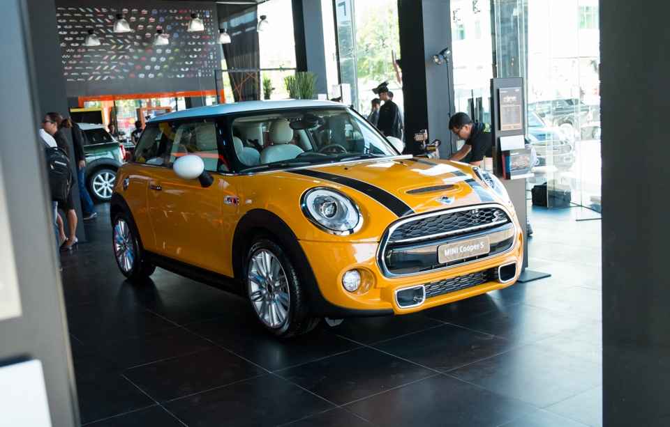 MINI Cooper 5 cửa - 1,483 tỉ đồng