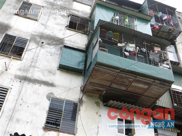 Nhiều rủi ro từ các căn hộ tự cơi nới