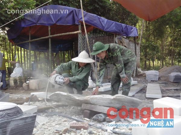 Chàng thanh niên dân tộc thiểu số làm theo lời Bác