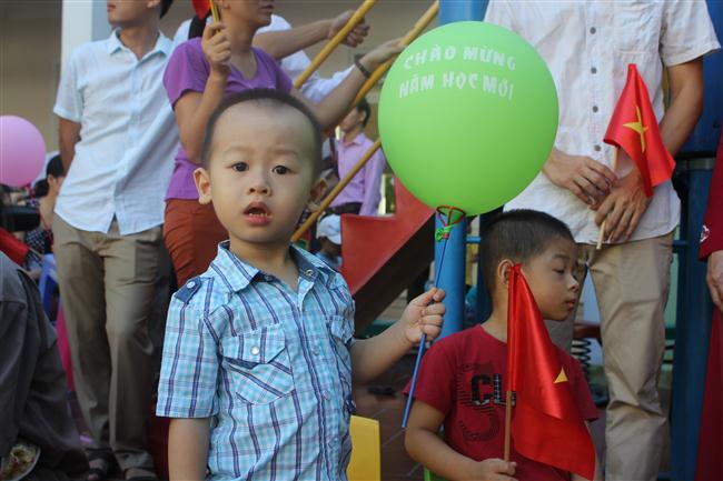 Các cháu trường mầm non bơ ngỡ với ngày hội đến trường