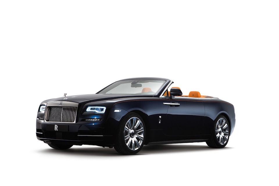 Dawn là một chiếc xe mui xếp, nhưng Rolls-Royce không thích gọi như vậy. Với họ, Dawn là một chiếc Drophead Coupe và nó là thế hệ kế tiếp của dòng Wraith Coupe. RR Dawn sở hữu một thiết kế hiện đại, vẻ đẹp rất đặc biệt, không thể lẫn vào đâu được.
