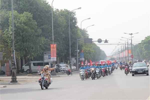 Lễ ra quân phát động hưởng ứng 'Tháng hành động ATGT' năm 2015