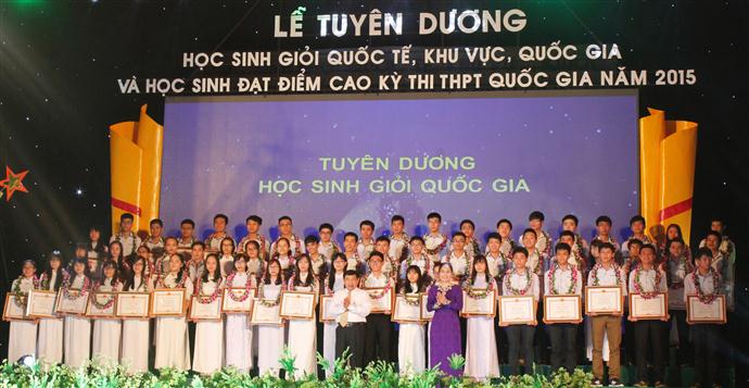 Nghệ An: Tuyên dương hơn 200 học sinh