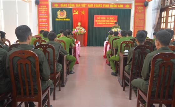 Khai giảng khóa huấn luyện công dân phục vụ có thời hạn trong CAND