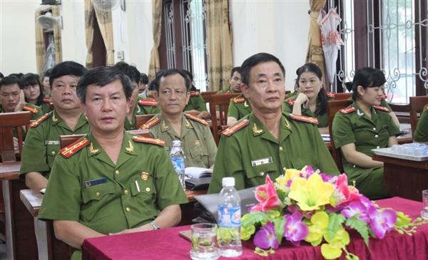 Các đại biểu dự lễ khai giảng