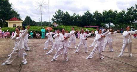 'Tuổi cao chí càng cao, nêu gương sáng vì sự nghiệp xây dựng và bảo vệ Tổ quốc'