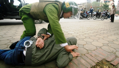 Chống người thi hành công vụ