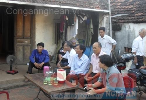 Ban Thường vụ Hội Người cao tuổi thăm hỏi, động viên hội viên có hoàn cảnh khó khăn.