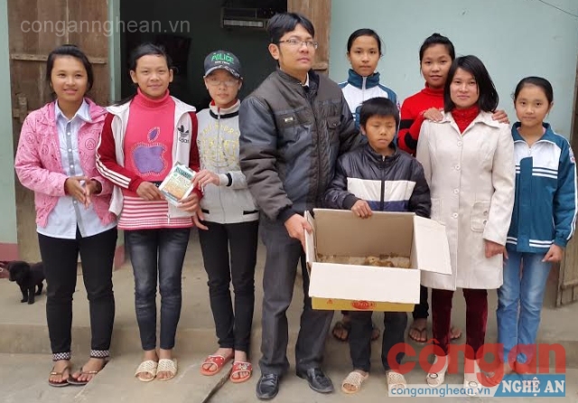 'Đàn gà Khăn quàng đỏ': Phong trào nhỏ, ý nghĩa lớn