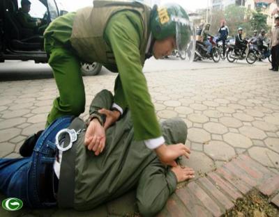 Bắt nhóm đối tượng chống người thi hành công vụ