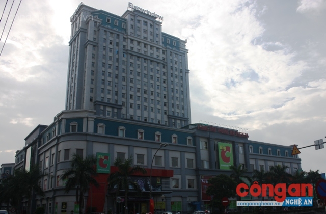 Người dân phản ánh chung cư Vicentra thu phí cao trong khi dịch vụ xuống cấp - Ảnh: Xuân Thống